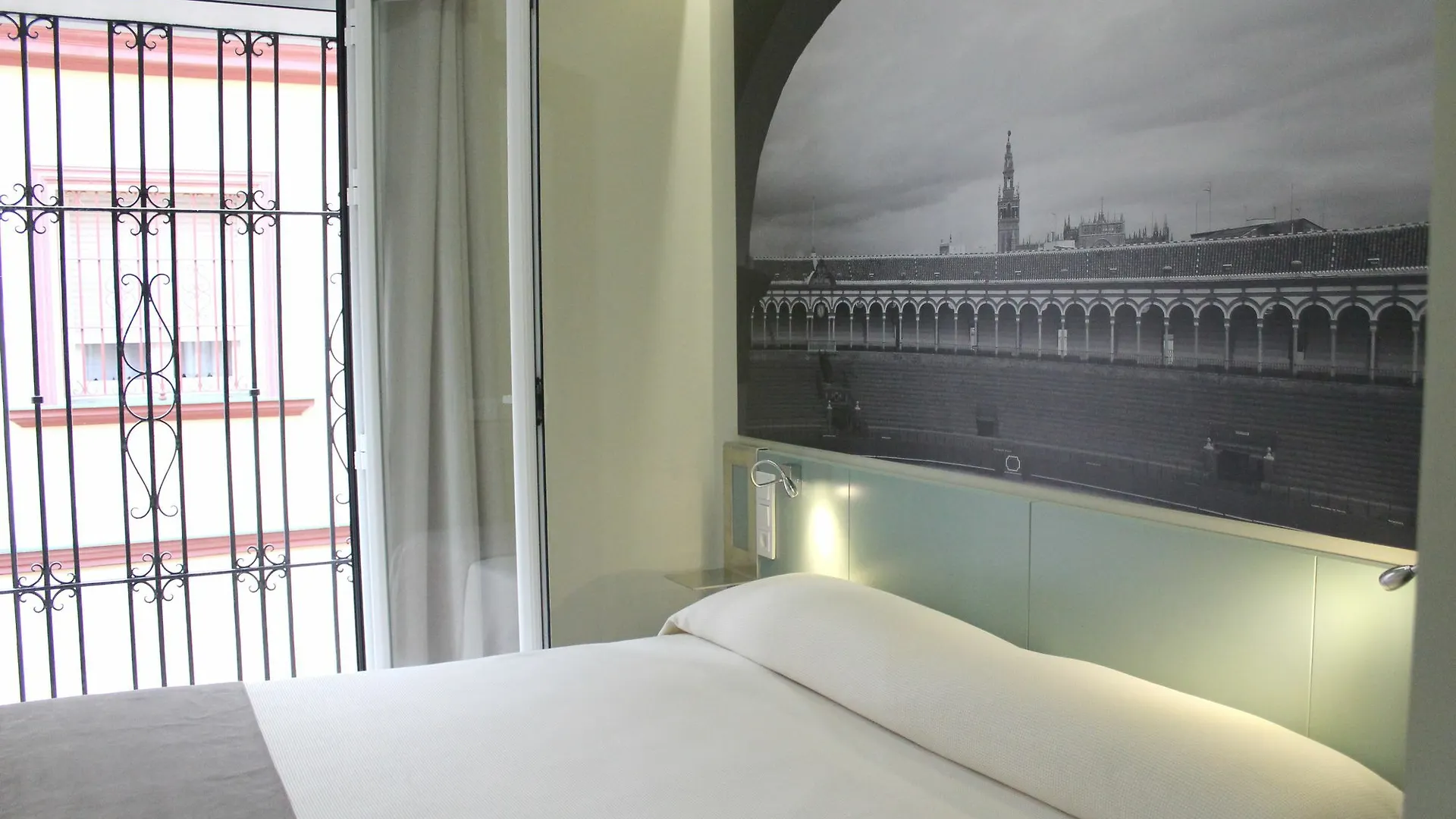 Suites Maestranza - Santas Patronas By Magno Apartments Seville Spain